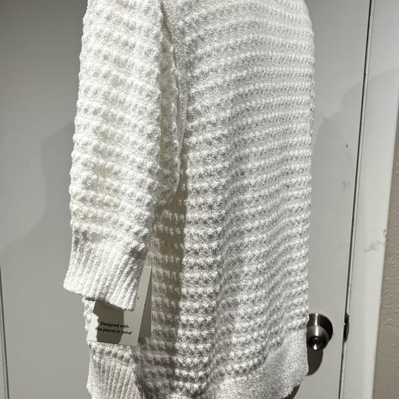 White Textured Knit Blouse with 3/4 Sleeves - Picture 11 of 12